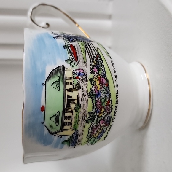 Souvenir Amherst, Nova Scotia china cup and saucer/ bone china provincial - Picture 3 of 7